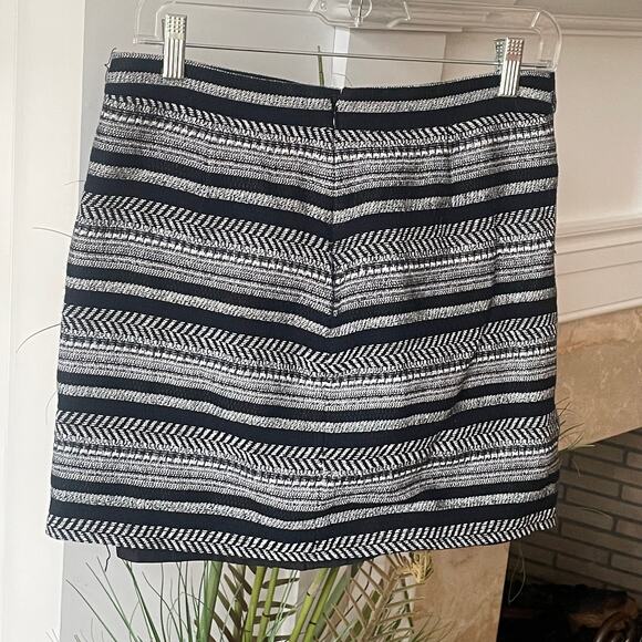 J.Crew Faux Wrap Mini Skirt in Black/White/Gray Stripe Weave Woven Sz 4 - Picture 2 of 4